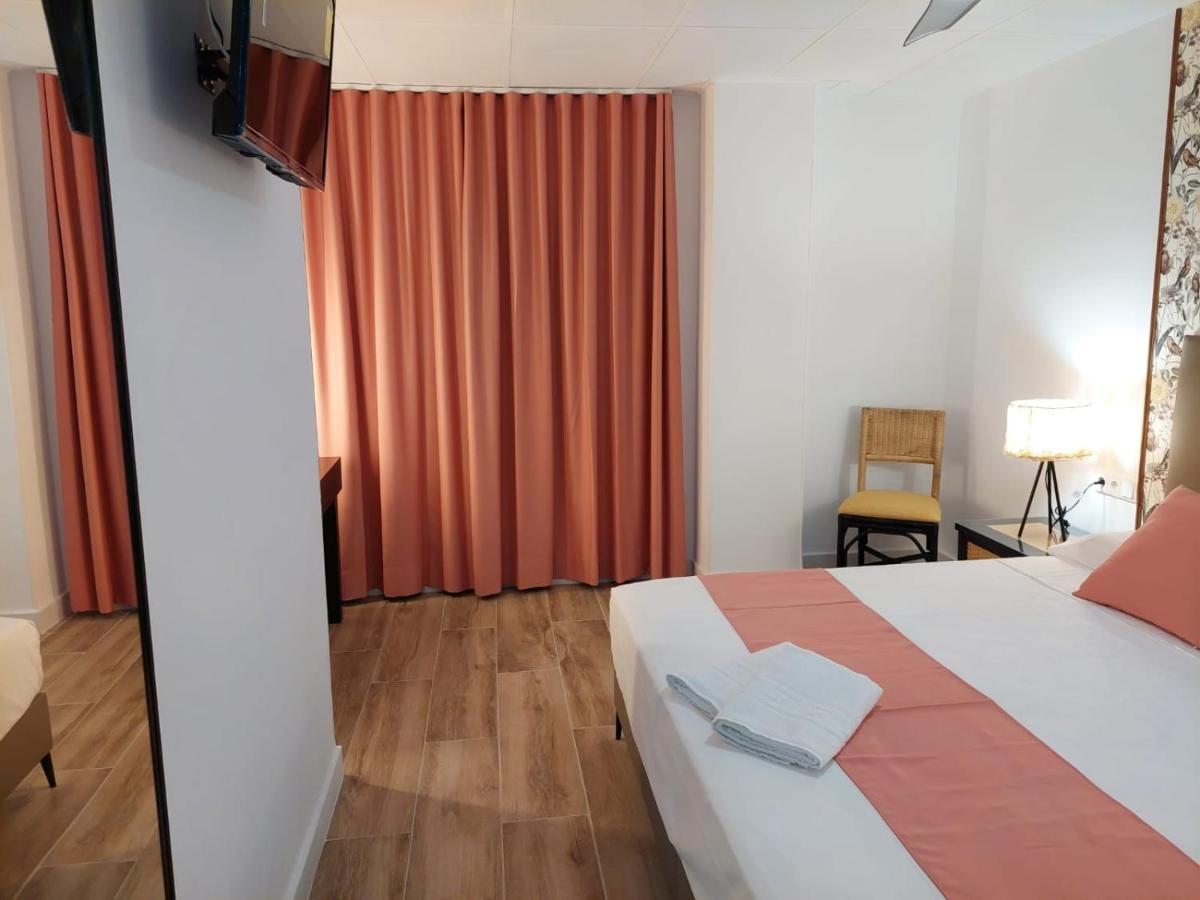 Hostal Garden Rous Paiporta Exteriör bild